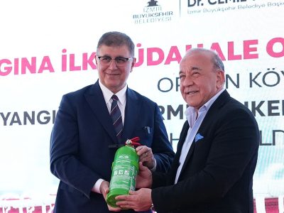 İzmir Büyükşehir Belediyesi İtfaiye Daire Başkanlığı için                                                                A Yangın Güvenlik Sistemleri tarafından üretilmiş yangın tankerleri teslim töreni